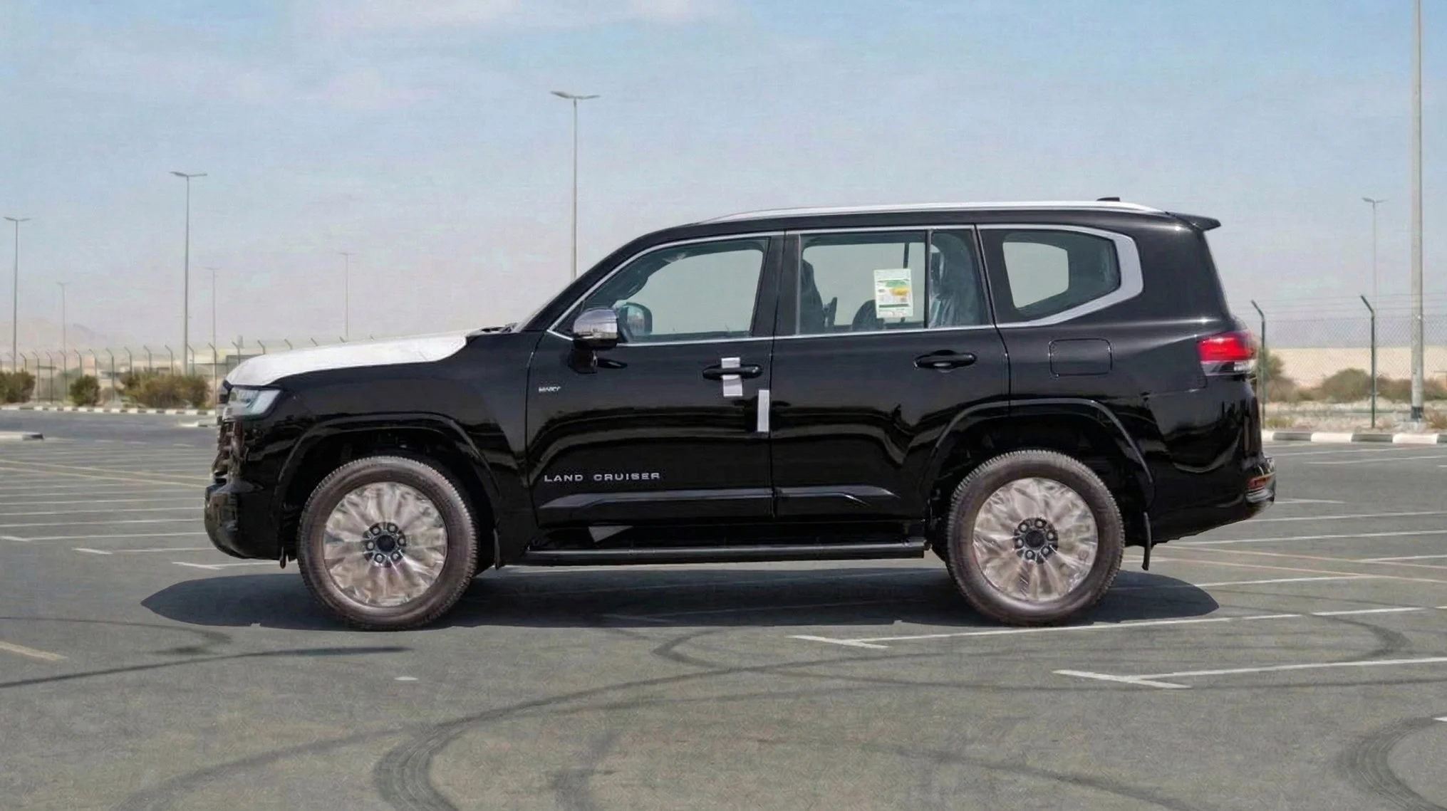 LC300 2026 VX HYBRID 02.jpg