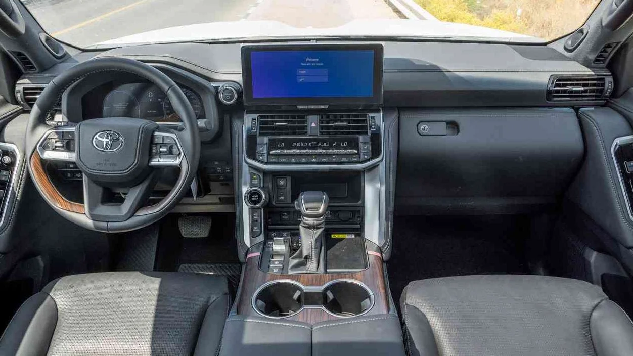 LC300 2026 VX HYBRID 04.jpg