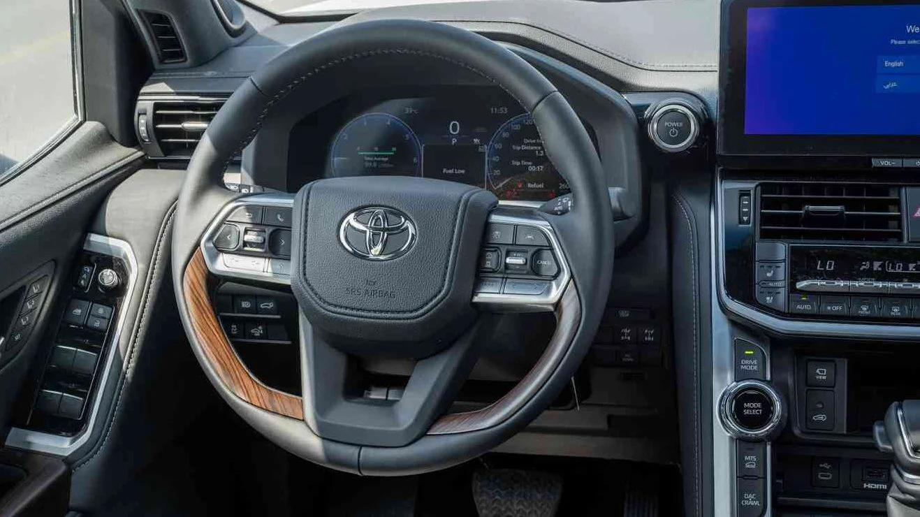 LC300 2026 VX HYBRID 05.jpg