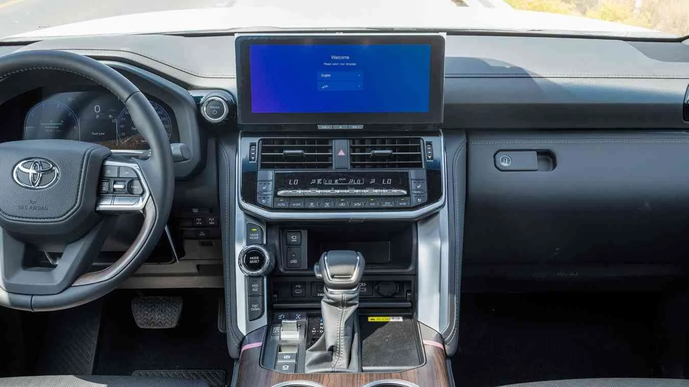 LC300 2026 VX HYBRID 06.jpg