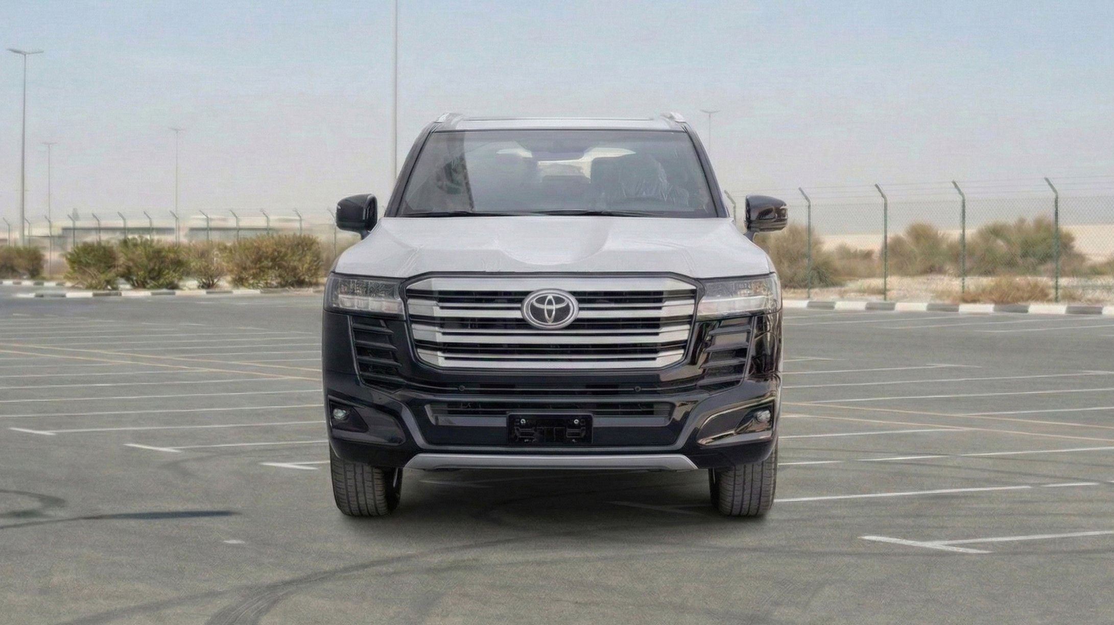 LC300 2026 GXR HYBRID 01.jpg