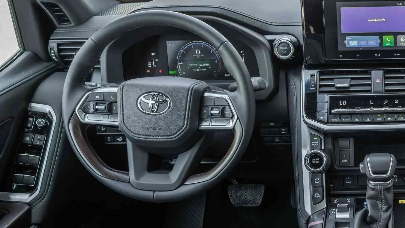 LC300 2026 GXR HYBRID 05.jpg