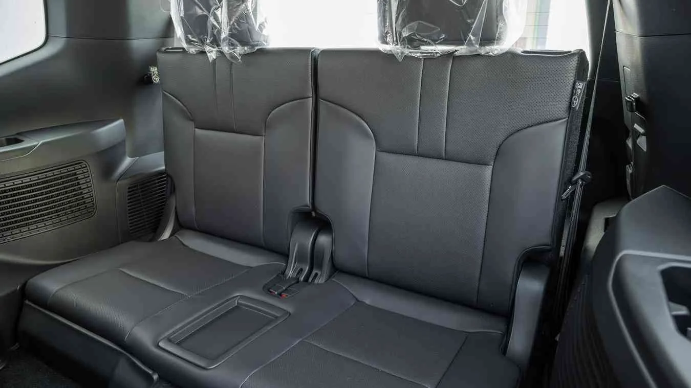 LC300 2026 GXR HYBRID 09.jpg