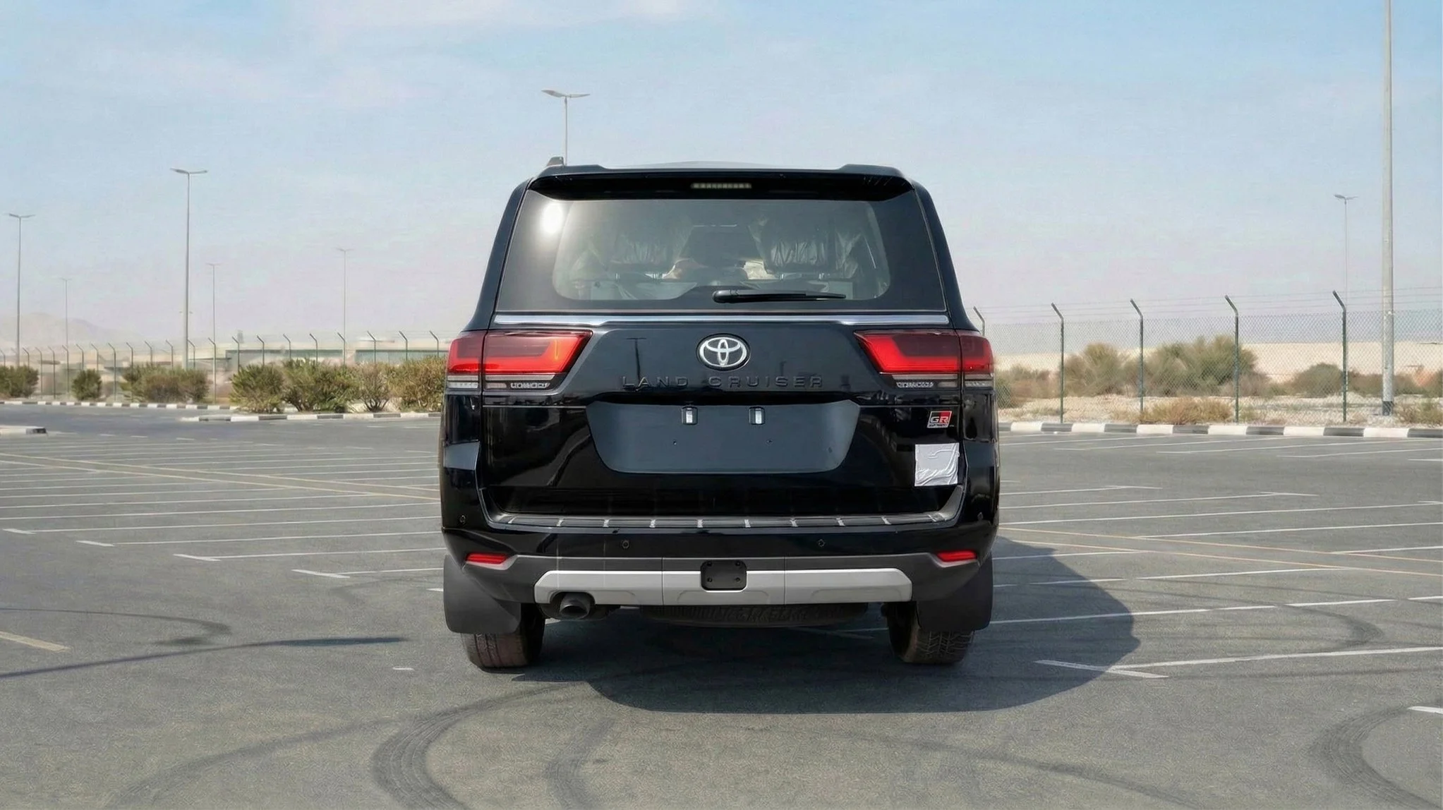 LC300 2025 GR HYBRID 03.jpg