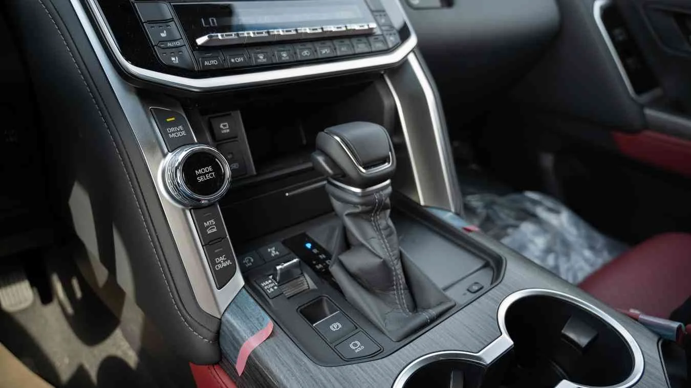 LC300 2025 GR HYBRID 07.jpg