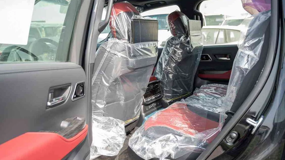 LC300 2025 GR HYBRID 08.jpg