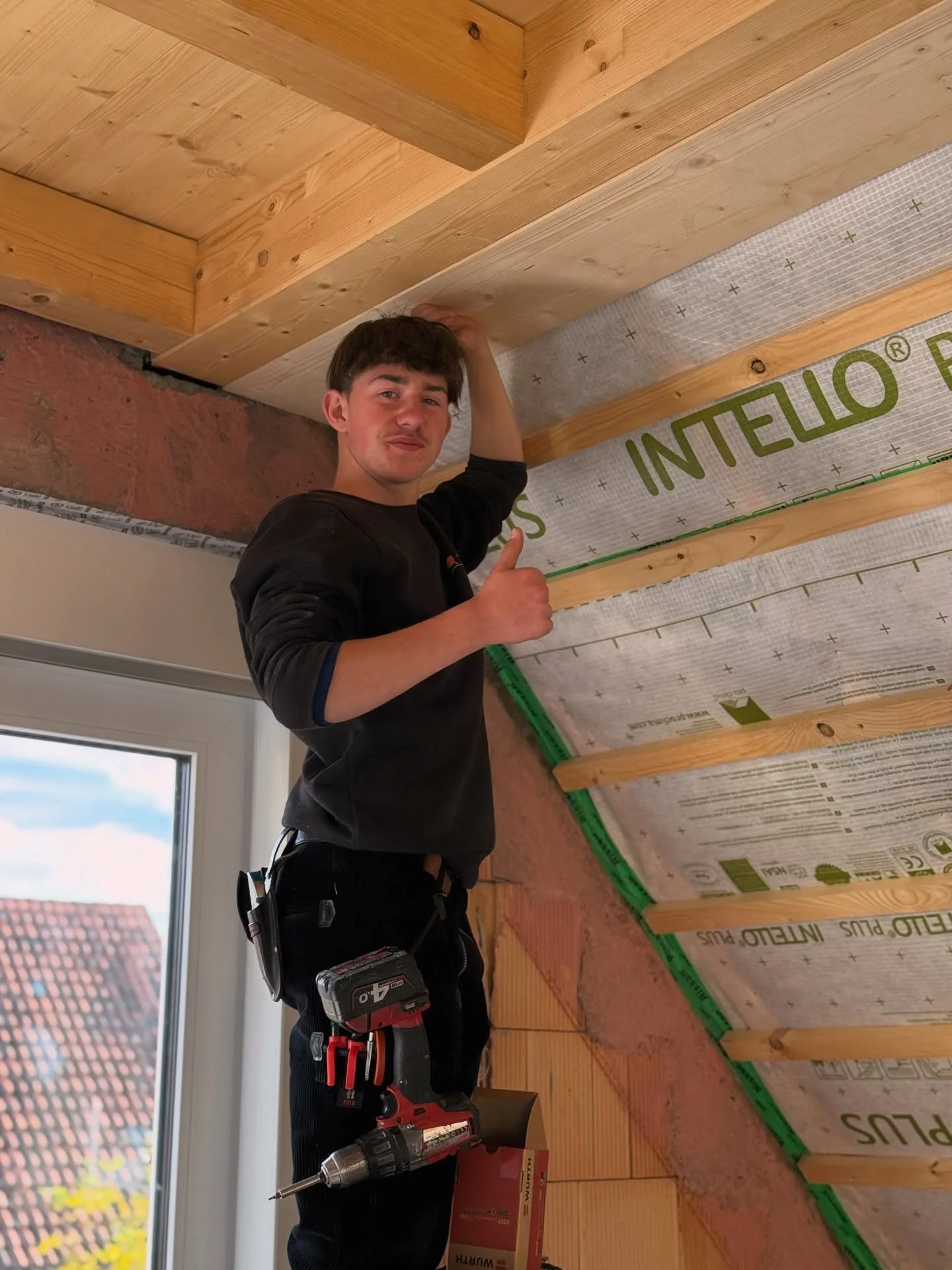 Hey ich bin Collin👋🏽😁

#carpenter#sanierung #zimmermann #zimmer #fun #sun #spassanderarbeit #holz #wood #virals #videos