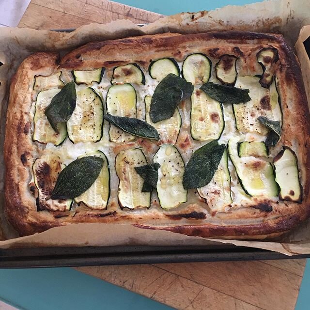 Courgettes, Ricotta and Mozzarella Tart
Quick and easy lunch that is so tasty. I love the combination of courgettes with ricotta and mozzarella. A drizzle of honey at the ends gives it that little extra touch.
This is such a versatile dish - you don&