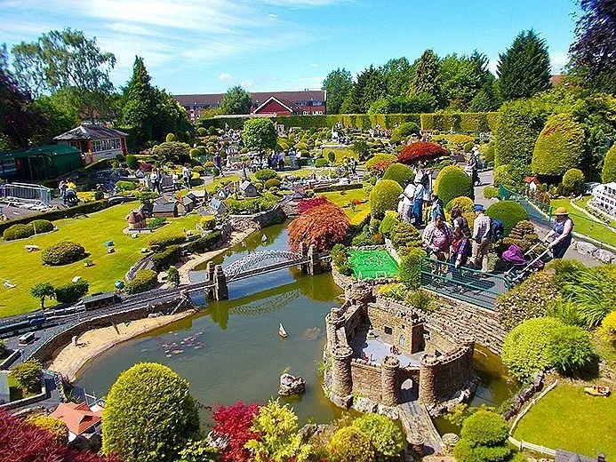 bekonscot model  village.jpg