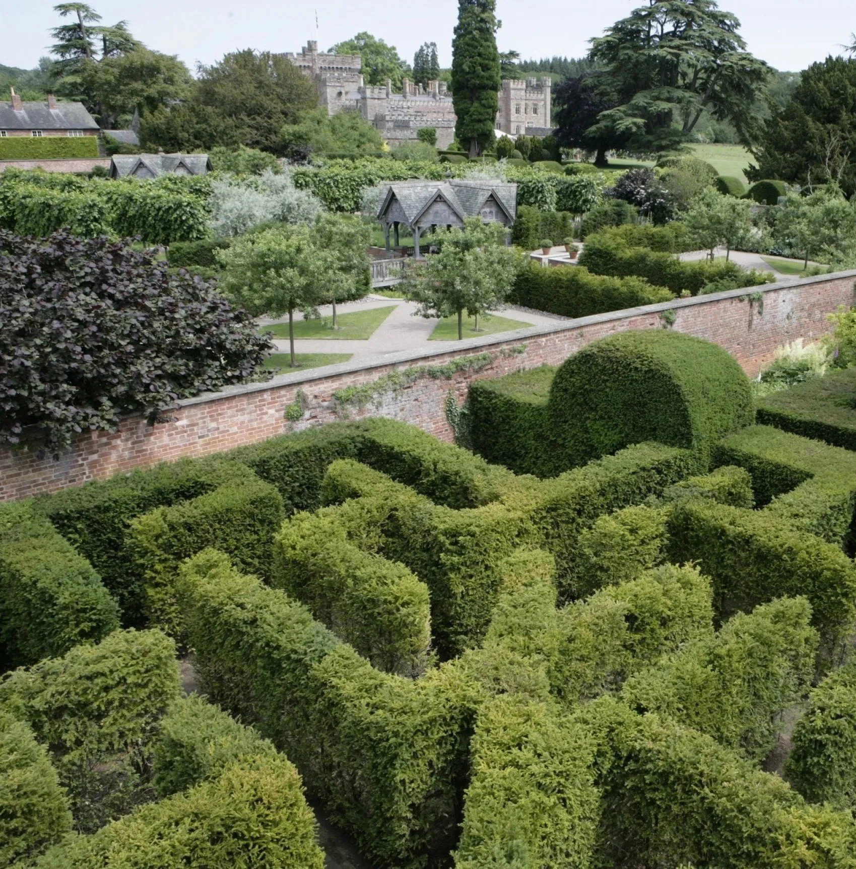 Hampton Court Castle & Gardens.jpg
