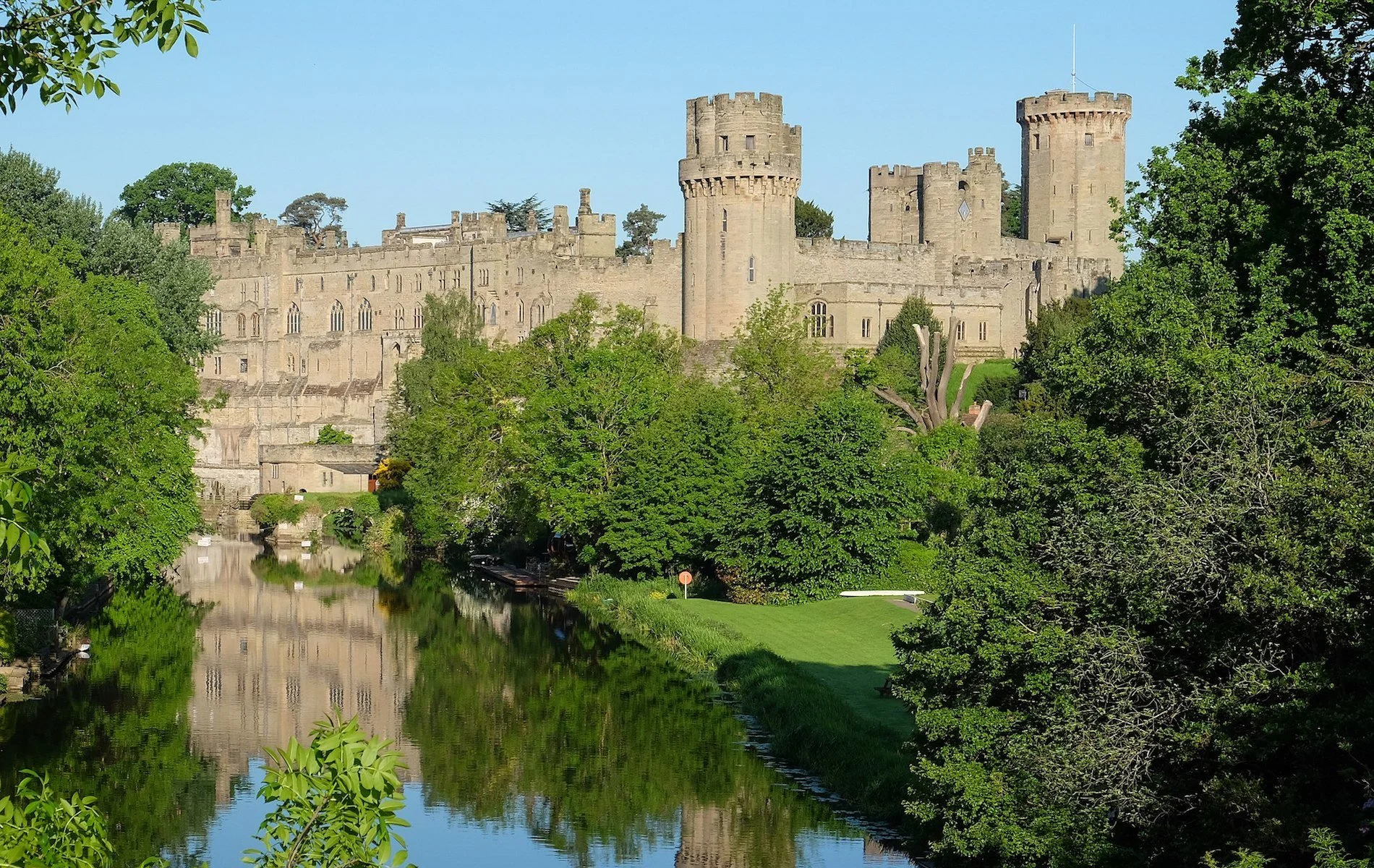 Warwick-Castle.jpg