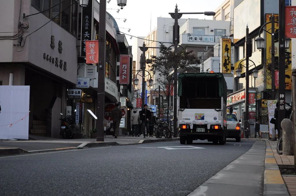 kagurazaka walkies #100 by emi moriya