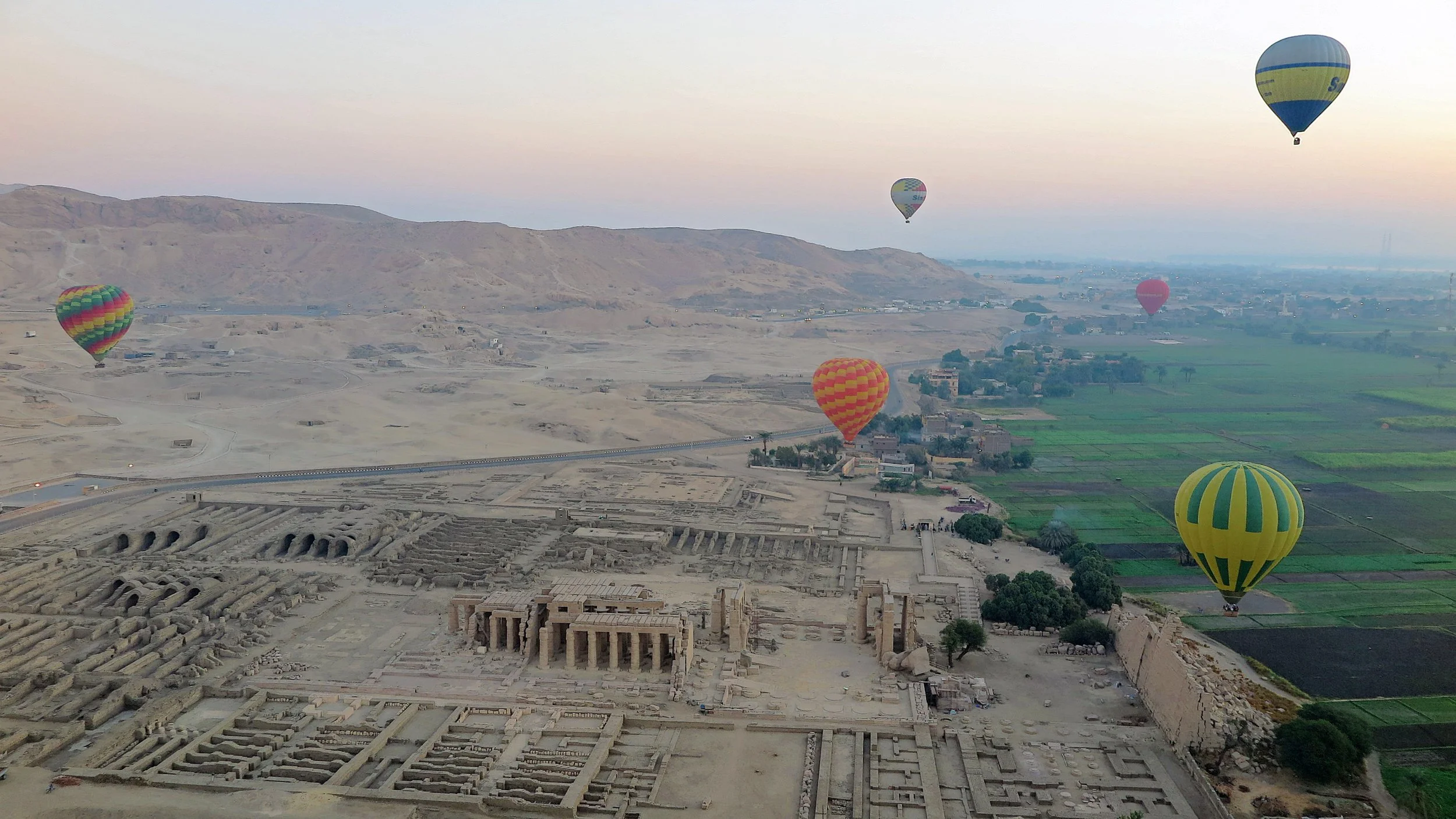 luxor-578692.jpg