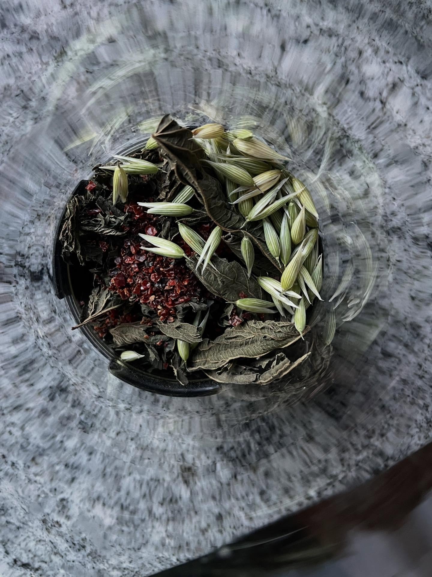 Daily herbs~
Nettles for the iron, rose hips for the vitamin c to absorb the iron, oat tops for the stress of being alive right now.

🥔 for the swag