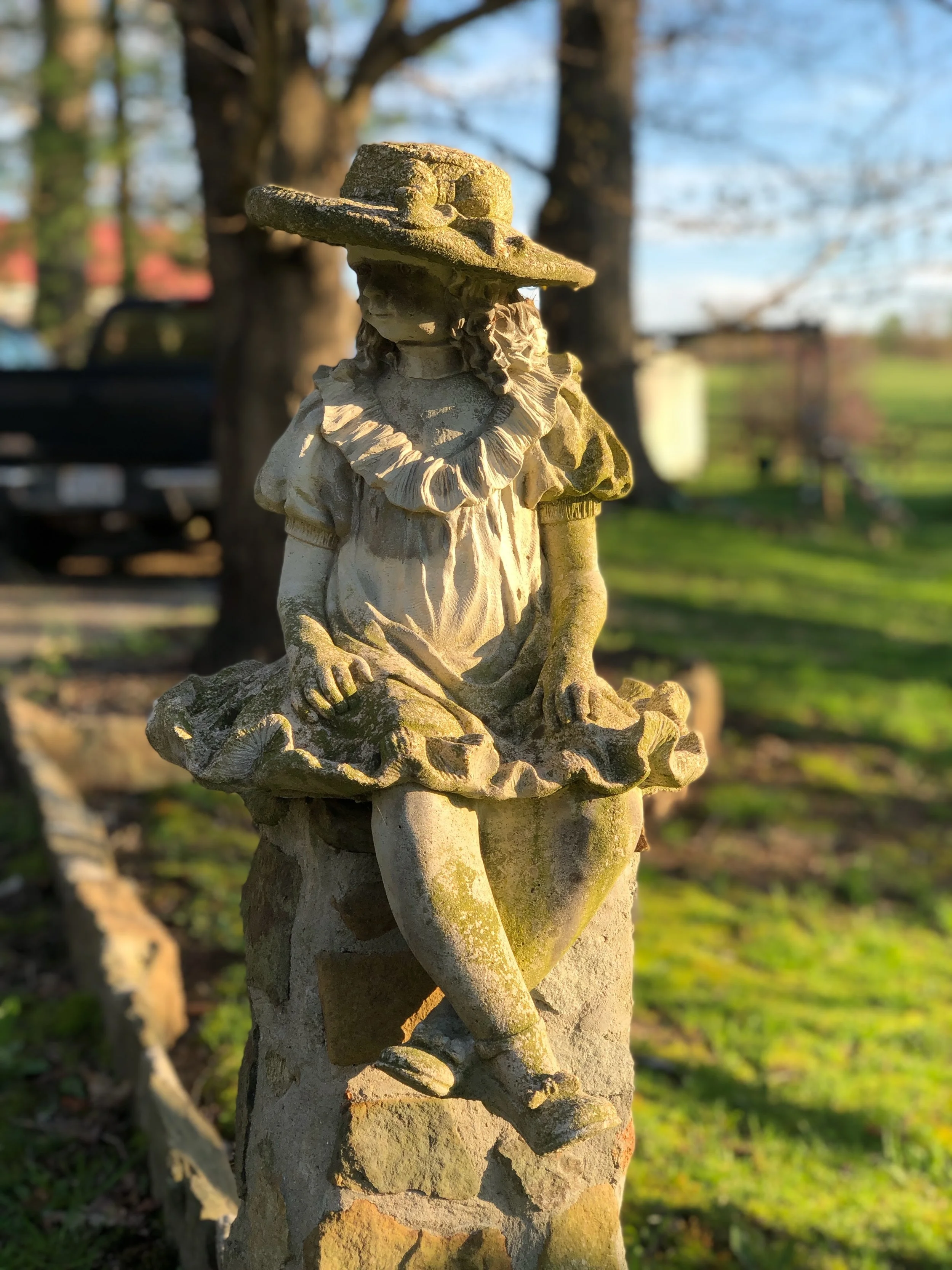Iconic statues greet guests at the kennel entrance