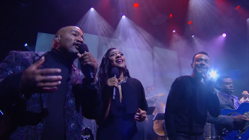 Kevin Whalum, Sheléa, and Kortland Whalum perform together with the full band.