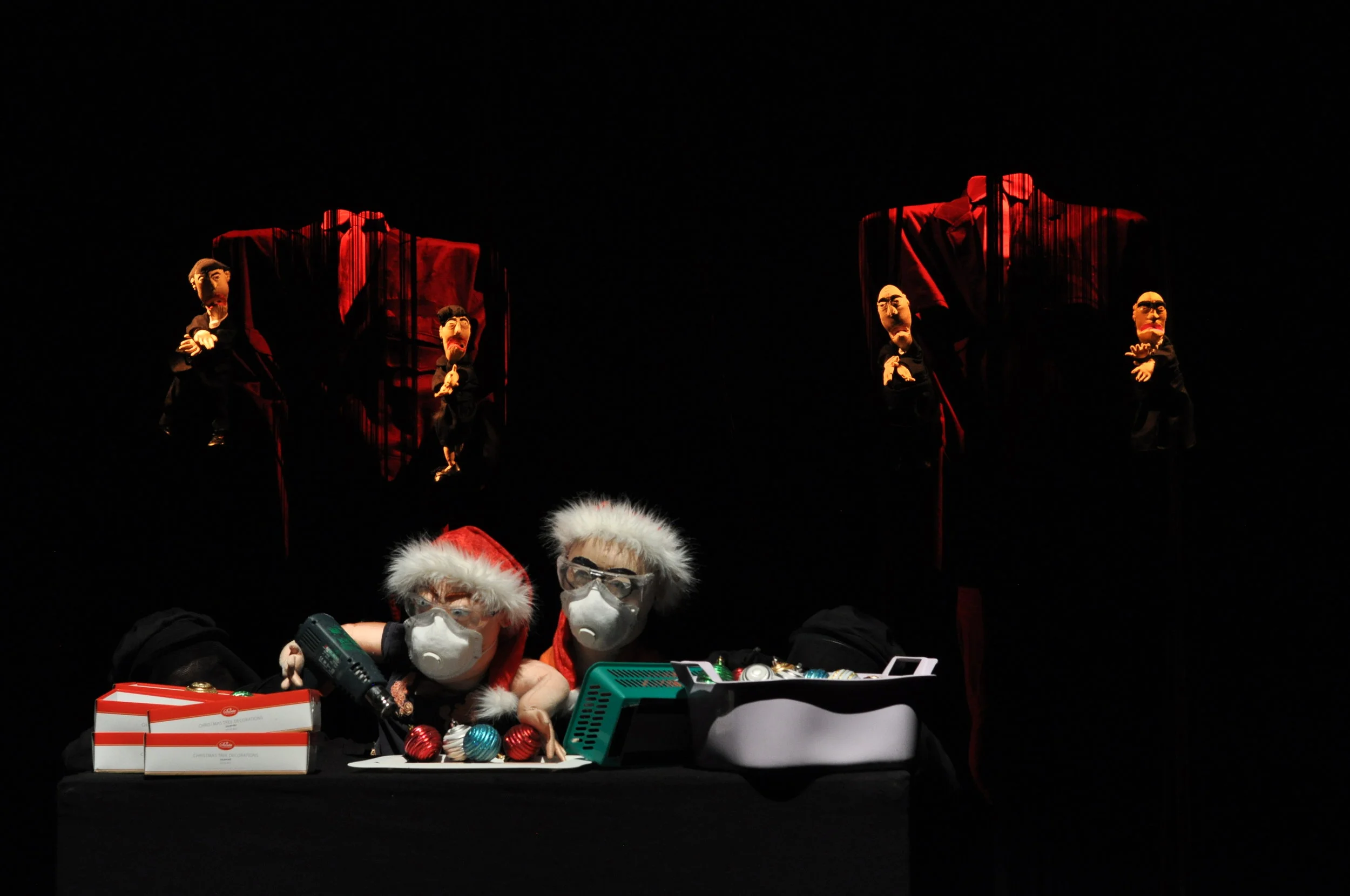  Mary and Eddie are transported to an alternate reality and forced to create Christmas decorations at breakneck speed in horrifying conditions. 