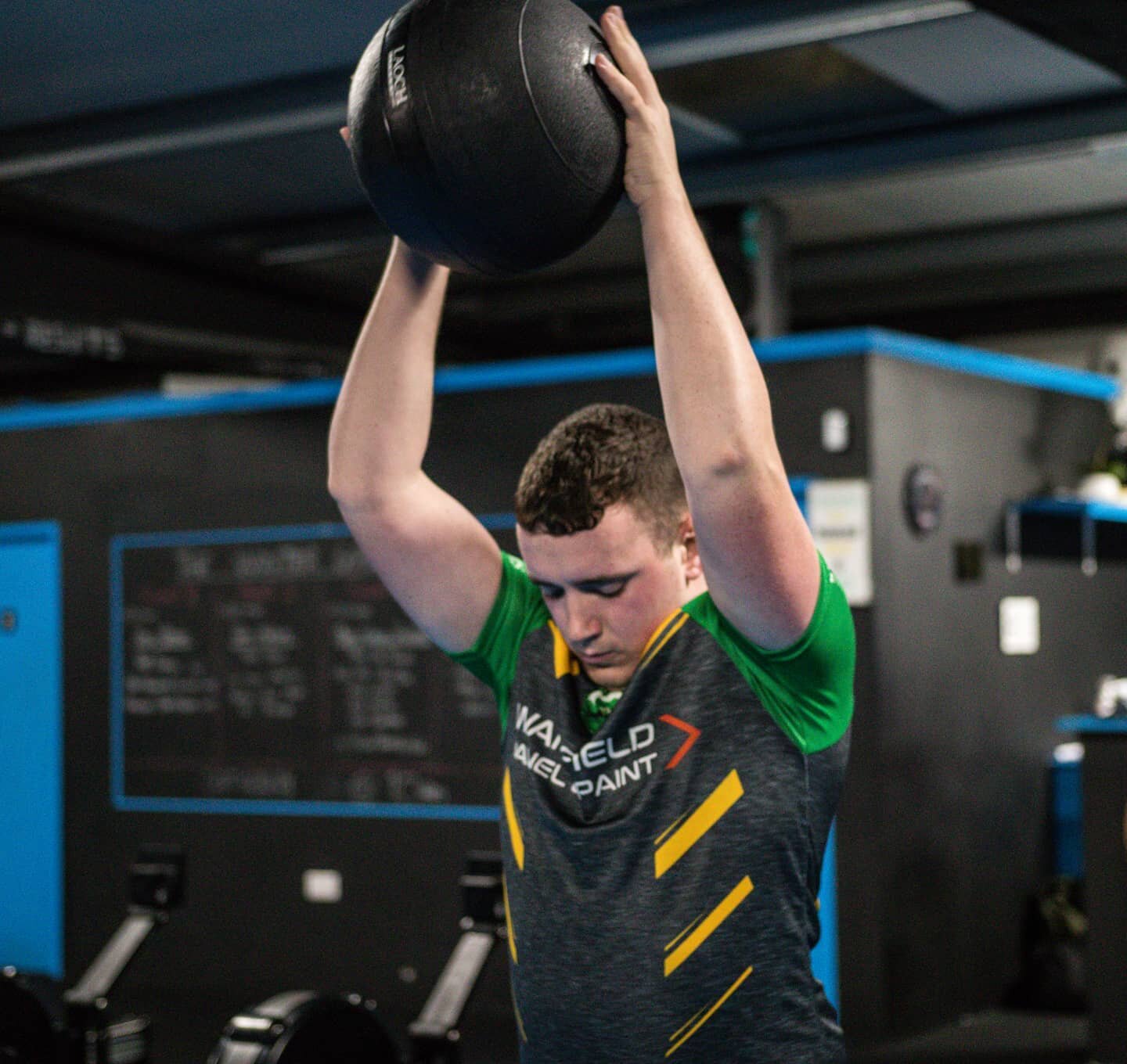 Saturday Sweat Session 💥

Great effort by all this morning 👏

40'' E5MOM
Part 1
15-20 Cal
15 SA DB Thrusters
12 Burpees
9 Alt Hang Clean &amp; Press

Part 2
15-20 Cal
15 Sumo Deadlift To Upright Row
12 Ball Slams
9 SA FR Squat

#unlockingfitness
