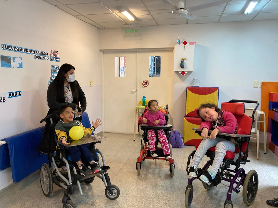 En nuestra sede📍Lisandro de la Torre 75 - se encuentran los servicios de Nivel Inicial, a quienes pasamos a saludar 👋🏼 y Estimulaci&oacute;n Temprana, que trabajaban con Actividades Grafoplasticas 🖌🧡
.
.
#CrecerConTodos