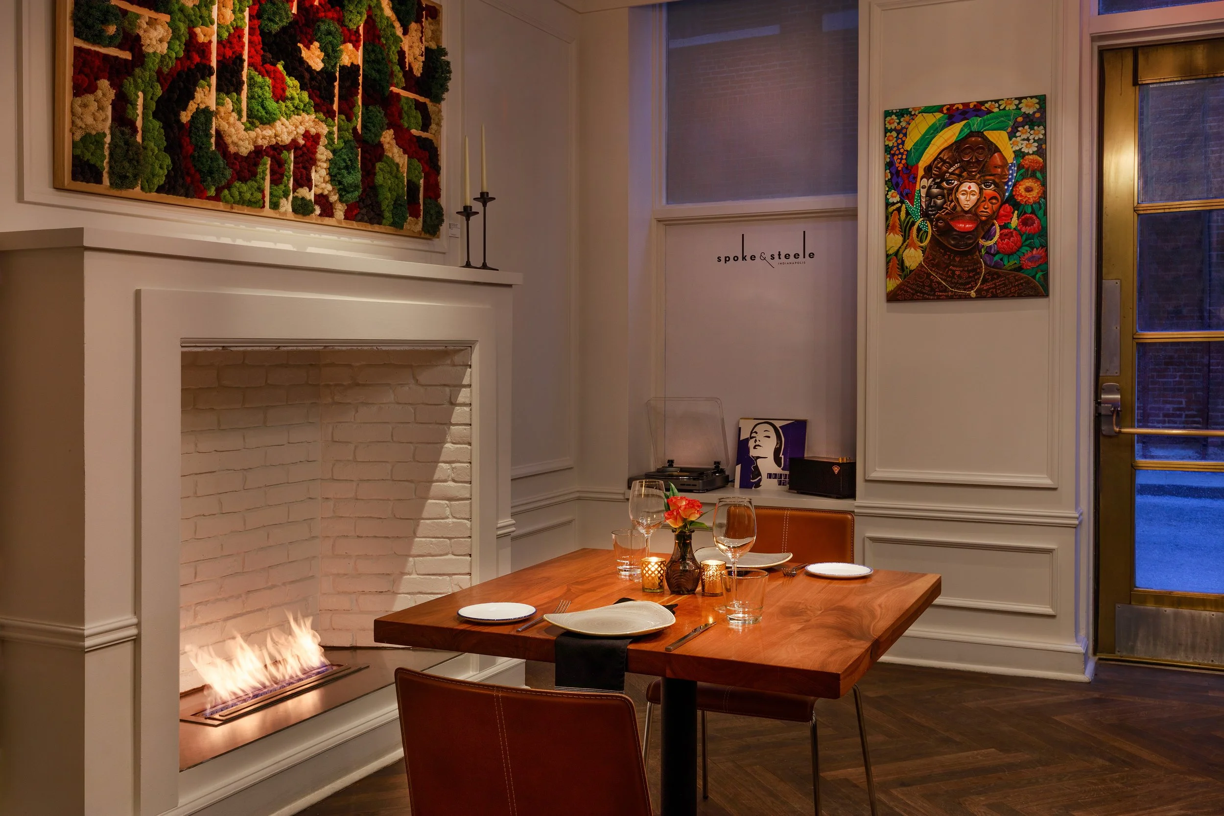 Le_Meridien_Indianapolis_The_Hub_Fireside_Table.jpg
