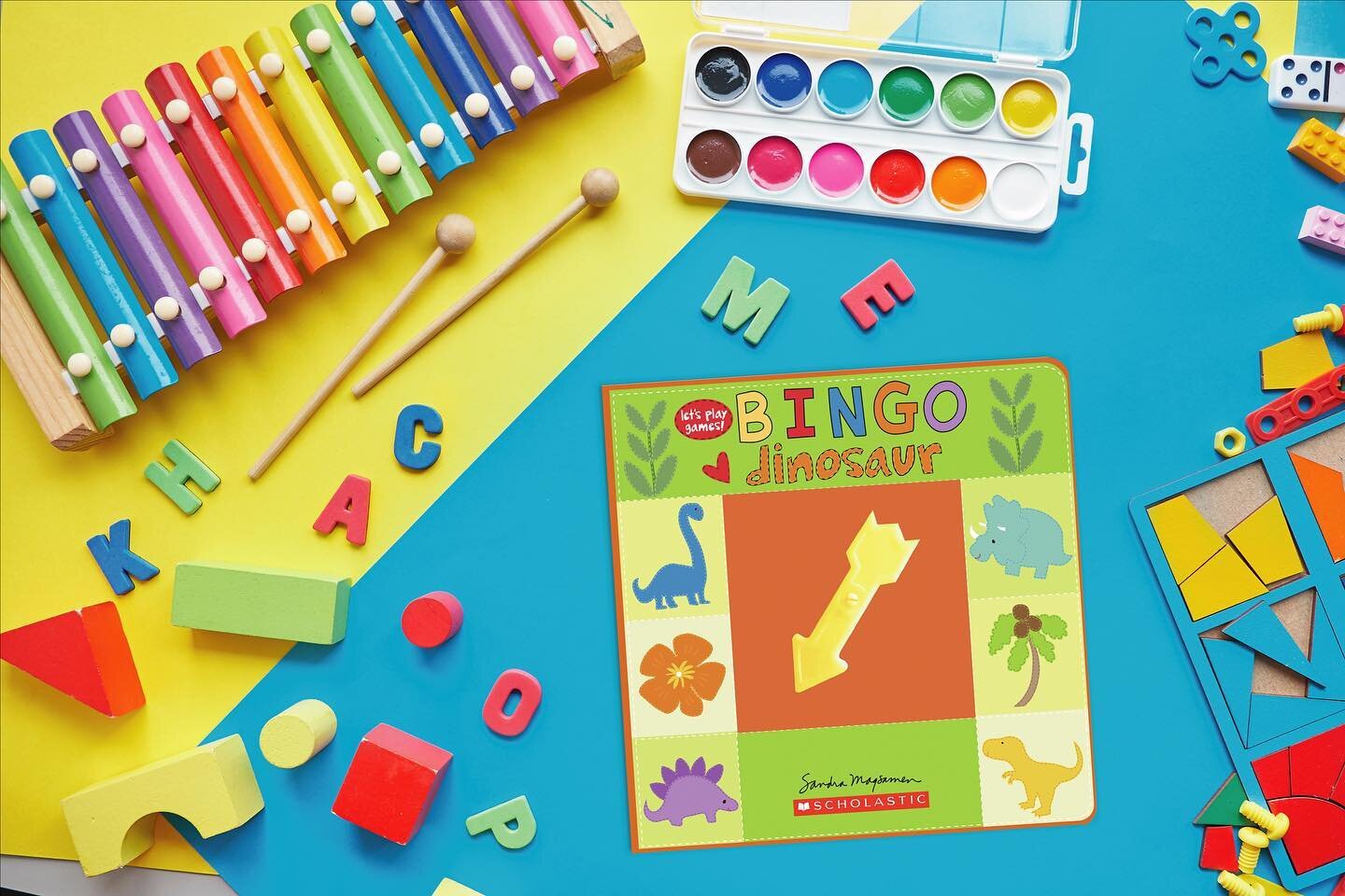 LET&rsquo;S PLAY! &mdash; where you can learn through play every day! 🦕❤️🦖

Inspired by the traditional bingo game but customized to the youngest reader, this game book features fun dinosaurs and tons of roaring fun! The first page flips up to reve