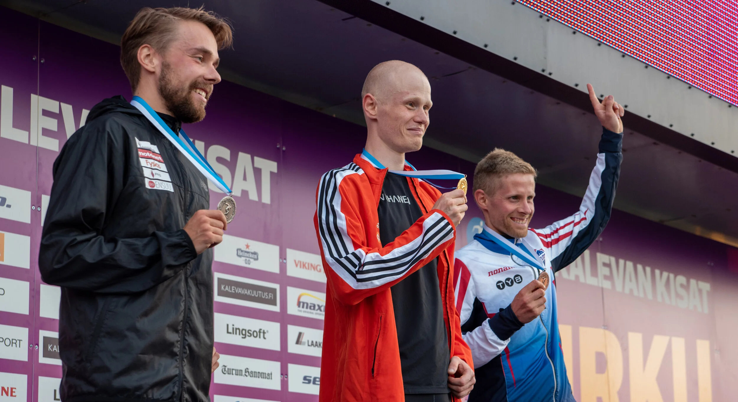 Kalevan kisojen torstain kuvasatoa