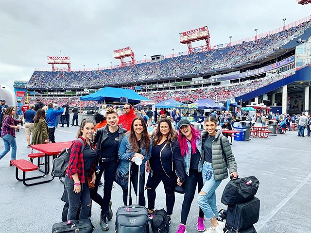 Another amazing day working with these babes getting the @titanscheers game day ready 🤩 gearing up for another @titans WIN! #TITANUP @one10beauty .
.
.
#tennesseetitans#titanscheerleaders#nflmakeup#glam#one10beauty#makeup#hair#squadgoals#nissanstadi