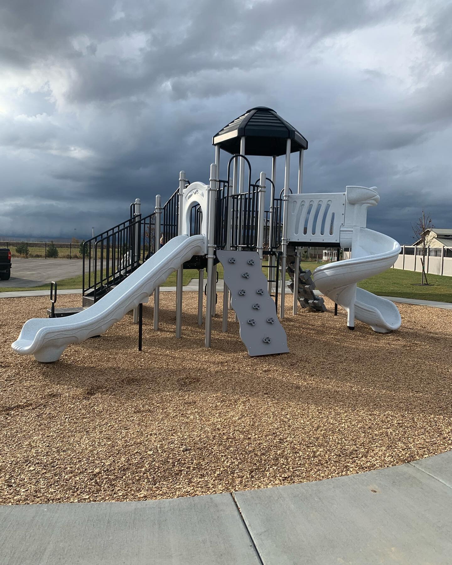 Park completed for a new residential development in Meridian, ID. Ready for years of fun with all the new families!
⠀
&mdash;&mdash;&mdash;&mdash;&mdash;&mdash;&mdash;&mdash;&mdash;&mdash;&mdash;&mdash;&mdash;
#intermountainplayground #swingsets #pla