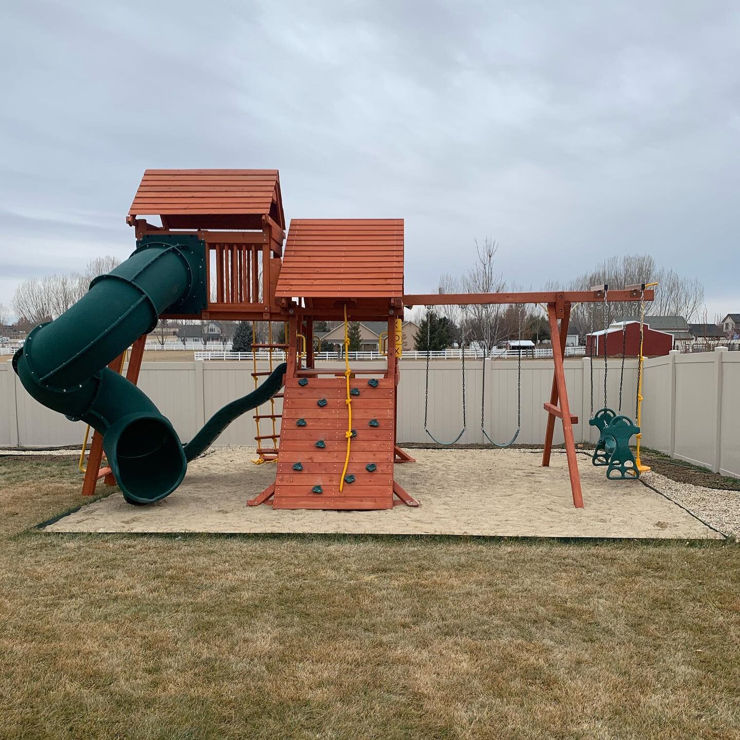 Parrot Island Playcenter Config. 5 w/ Wood Roof
⠀
This customer did an outstanding job preparing the perfect spot for their new set! Bring on the cool fall weather and backyard fun 🍂🌤
&mdash;&mdash;&mdash;&mdash;&mdash;&mdash;&mdash;&mdash;&mdash;&