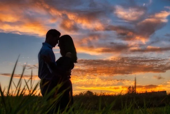 clouds-couples -min.jpg
