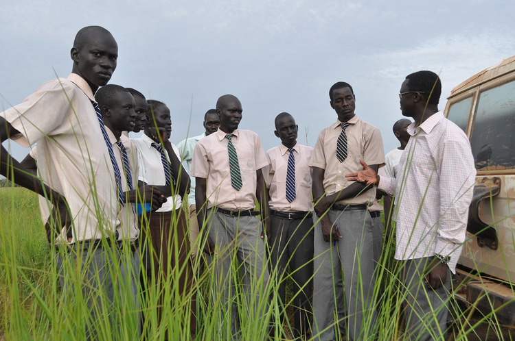 VADFoundation_StudentsFarming2-1.jpg
