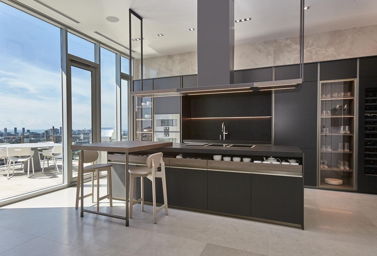 Still swooning over this @molteniandc kitchen at our Cumberland project. #breakfastwithaview 

Designer: @crayondesigninteriors 
📸: @christopher_lawson