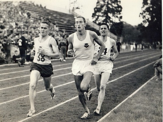  Elliott leads Thomas and White in the 2 Mile Open.