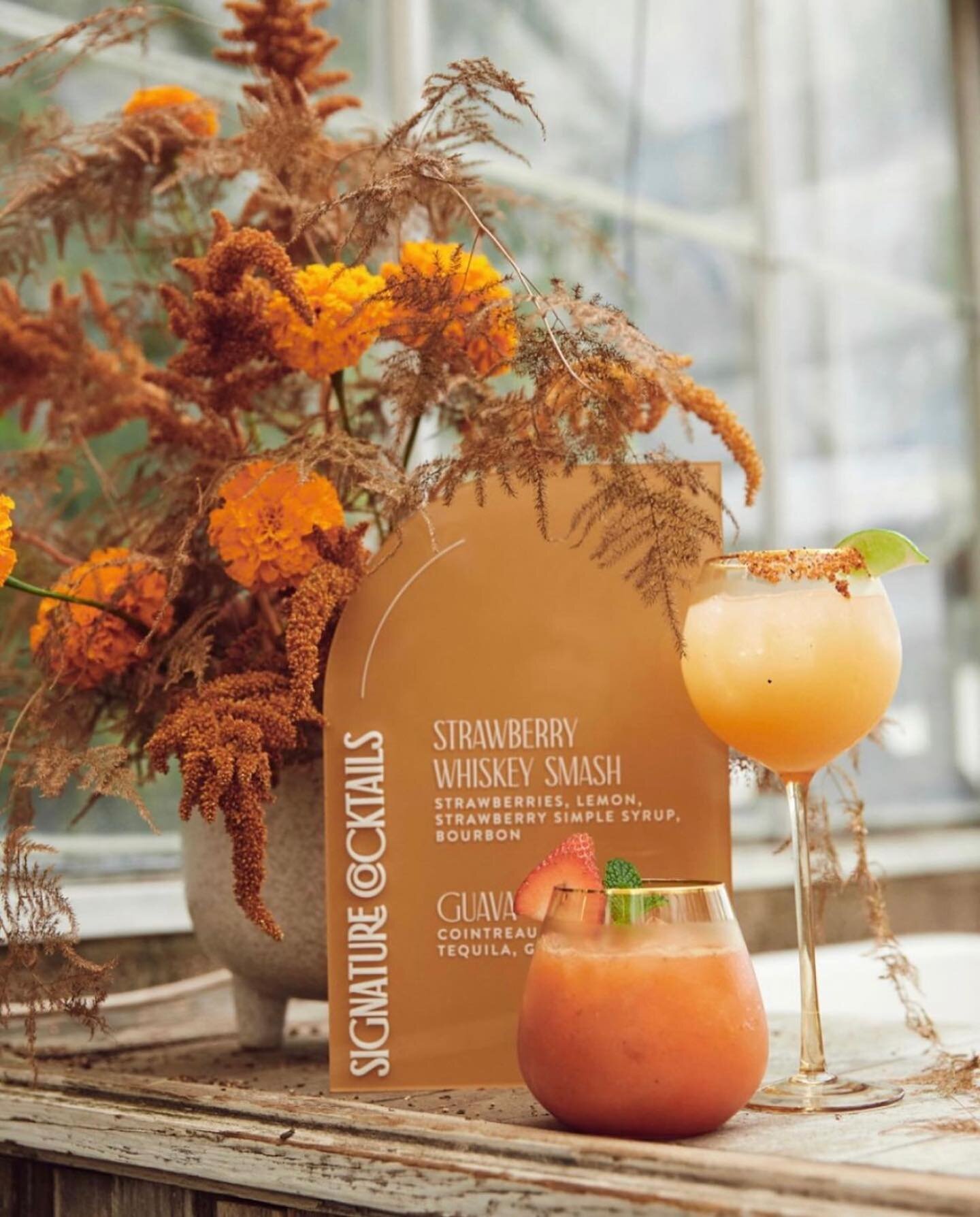 A monochromatic moment with the marigolds. Fall is here! 🍂 

.

Designed @array_creative_design 
Captured @davidstudarus 
Rentals @borrowedblu
Floral @goingsteadystudios 
Signage @velvetfoxdesigns 
Cocktails by us!

#barmoments #bararrangement #wedd