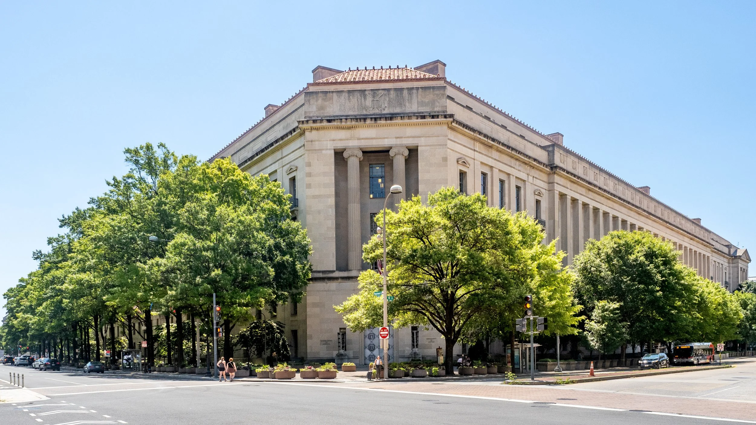To Prosecute or Not to Prosecute: Deferred Prosecution Agreements &amp; the Reshaping of Power 