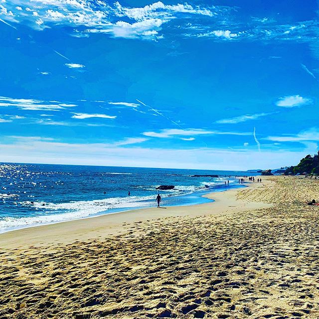 To beach or not to beach? That is the question. Southern California Autumn. 
#labeach #beachlife #endlesssummer #southerncalifornia #luxurybeach #5starbeaches #5startravelguru #luxurylifestyle #losangelesluxury