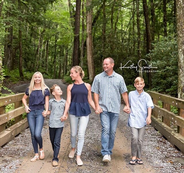 Take a walk with your favorite people! // 📷 @kathysmithphotography //
.
.
.
.
.
#Familyphotographer #family
#pigeonforgephotographer 
#gatlinburgphotographer #gsmnp #smokymountains 
#greatsmokymountains #familyphotos #knoxvillephotographer 
#mountai