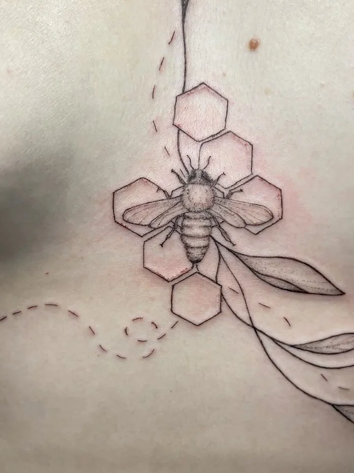 Y&rsquo;all I LOVE it when you let me freehand your pieces it makes my heart so full. Thank you so much for the trust I&rsquo;m truly so honored. MY CLIENTS ARE SO RAD. 

#beetattoo #coloradoart #botanicaltattoo #denver