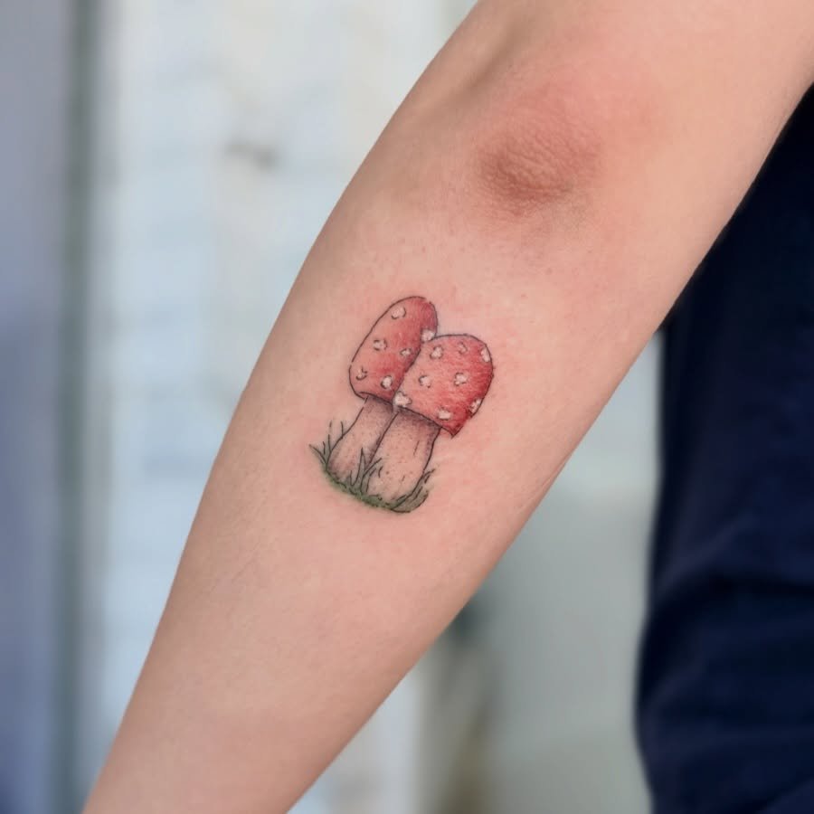 lil mushies from my flash!!! 🍄 my books are open if you wanna get some watercolor flash or if you too wanna get a lil fun guy 🙃

#mushrooms #funguy #fungi #cutelilguy #dohashtagsevenworkanymore