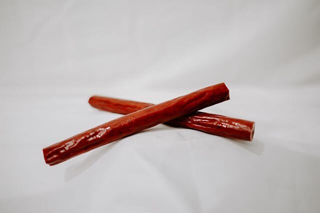 Grab a snack stick and take it wherever you go. Heck, grab 4! Lots of flavor, without the mess.  #lovesnacking #proteinstick #healthysnack #ketosnacks #snacksticks #beefjerky #kidsfavoritesnacks #snacksyoulllove #wegotmeat #meatsticks #paulsgourmetje