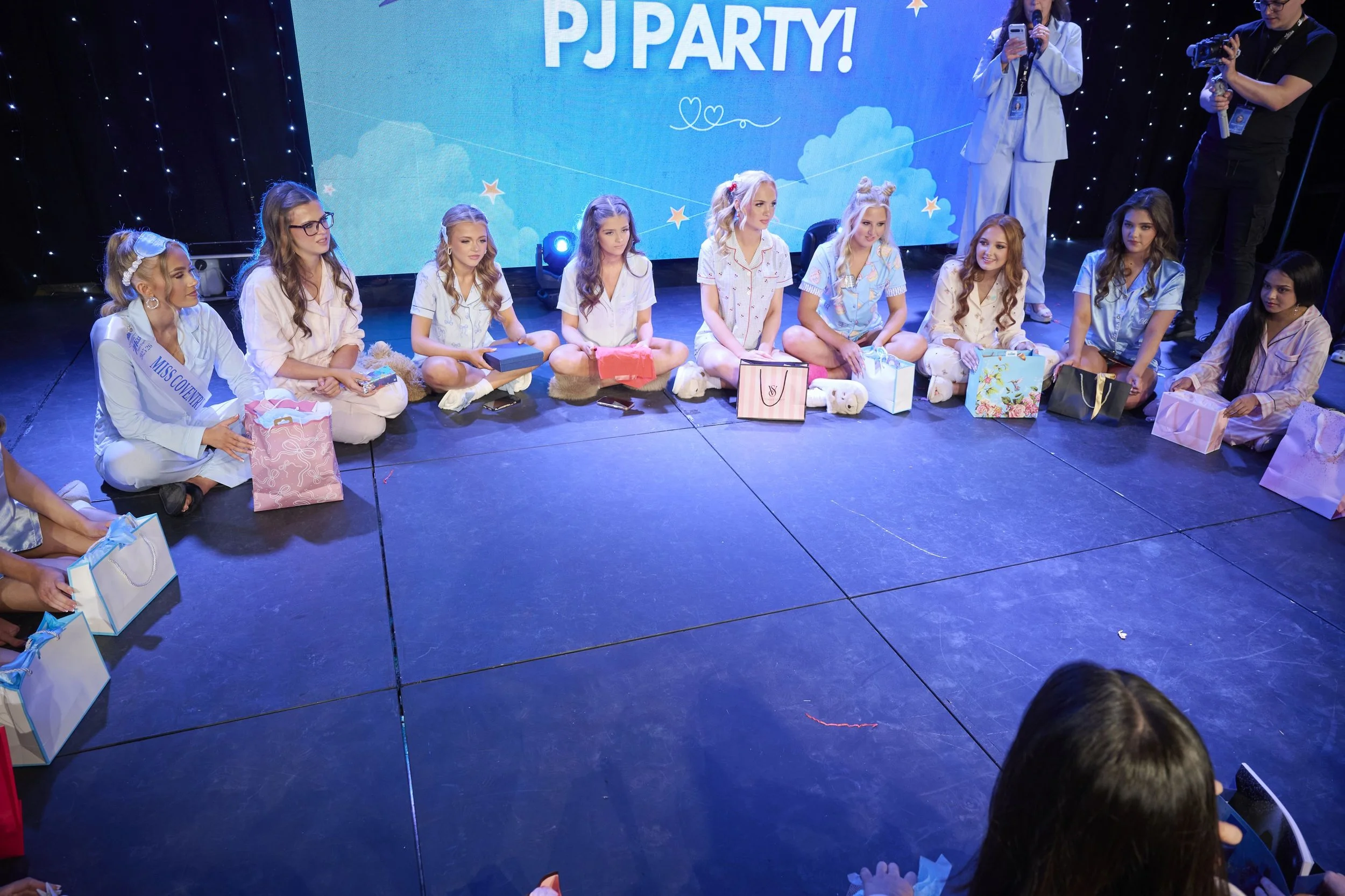 ￼003299_IJM-26_G_PJ-Party.jpg