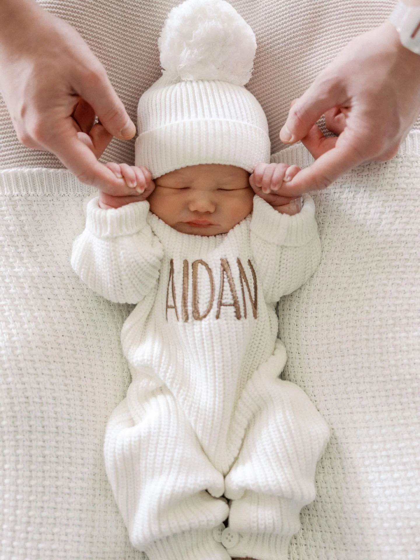 Aidan&rsquo;s Fresh 48 session has me wanting to book all the Fresh 48 sessions.
⠀⠀⠀⠀⠀⠀⠀⠀⠀
Those first 48 hours are filled with the tiniest details&mdash;
wrinkled fingers, sleepy stretches, fresh eyelashes, and that brand-new softness that changes f
