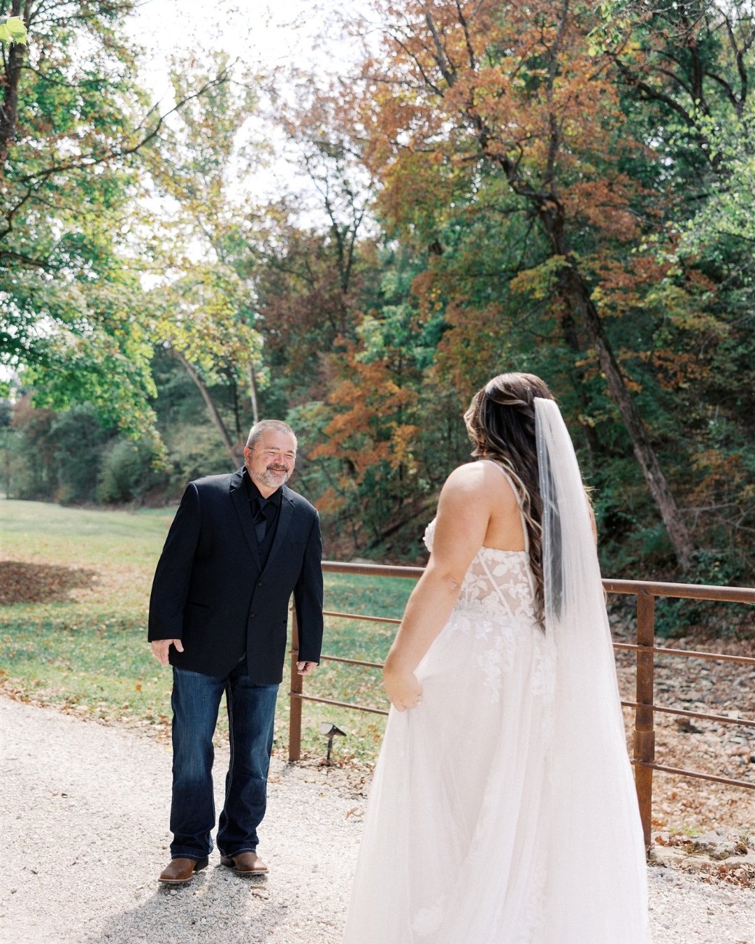 There&rsquo;s nothing better than a first look with a brides first man 🤍 

Sneaking in this moment will always be so special to my brides and the men that raised them.