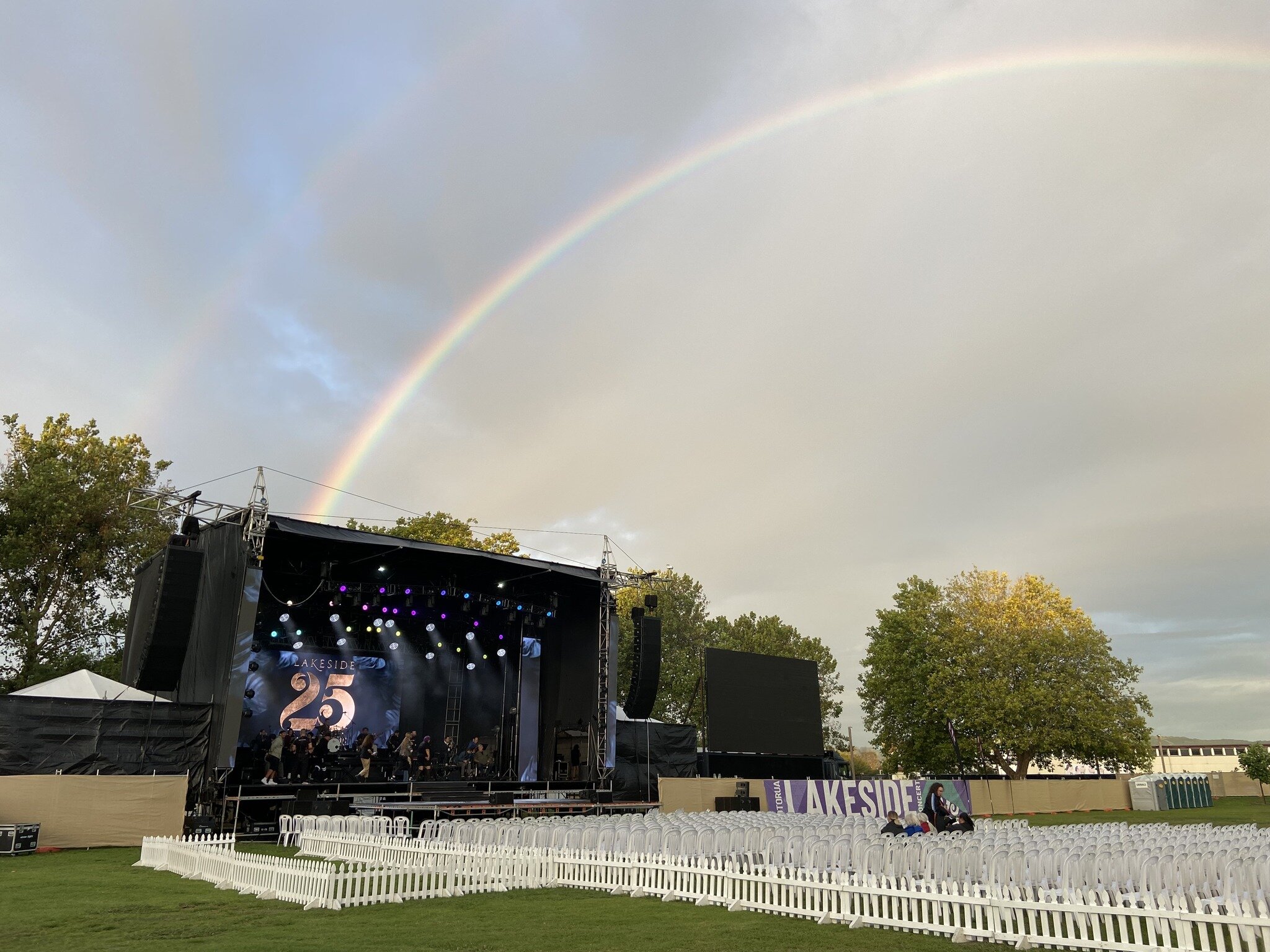 || Lakeside Rotorua ||

The other week the audio and staging team travelled to Rotorua for the 25th year of Lakeside Rotorua, and the 25th time Oceania have been involved too! Another outing for SAM Stage, as well as the @dbaudiotechnik_gmbh  J syste