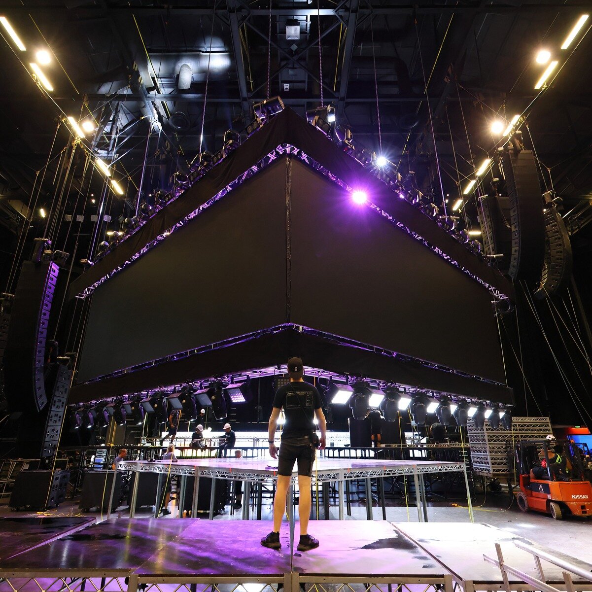 || Backstreet Boys BTS ||

Thanks to Deane Cohen for snapping these behind the scenes shots of the team working hard on the recent Backstreet Boys show at Spark Arena. 
Just goes to show the vast amount of gear and people-hours that go into a product