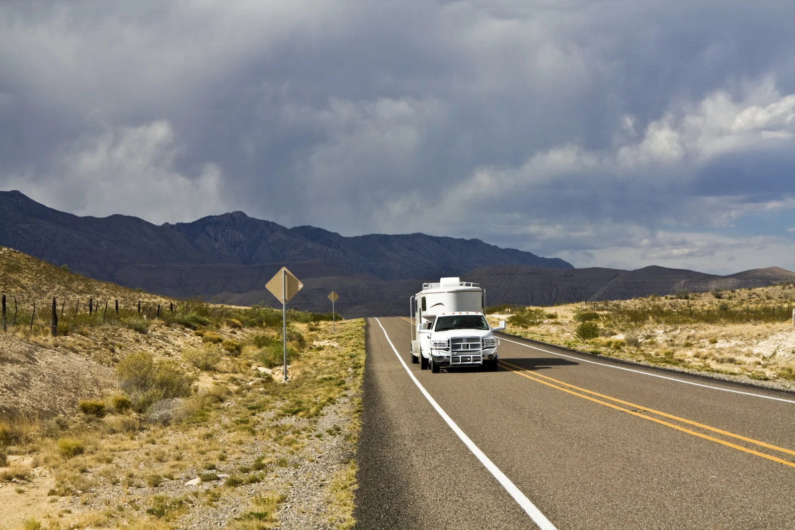 DHP-10_Truck-hauling-trailer.jpg