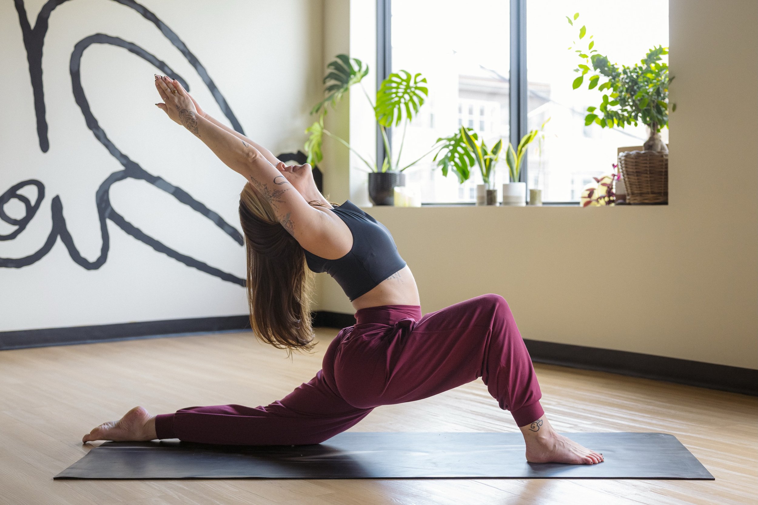 photoshoot so good 
I finally changed my profile pic 💫 

thanks @lululemon 

I&rsquo;m wearing 🤸🏼&zwj;♀️ 
bend this boat and scoop bra
drapey oversized high rise pants

#lululemonambassador