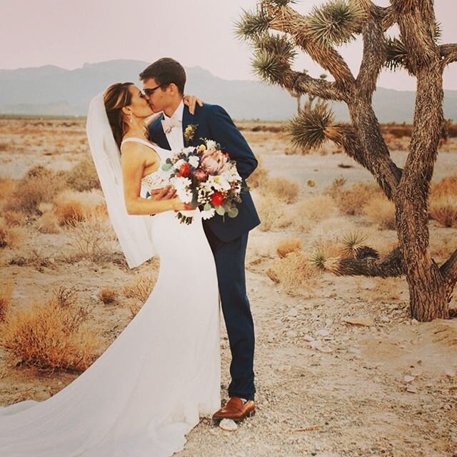 TBT to one of my favorite couples!❤️
#weddingday #couplegoals #weregettingmarried #lovely #weddinginspiration #bridalbouquet #weddingflowers #flowerinspired #petalpusher #lasvegaswedding #vegasstrong #blossomsbygayle