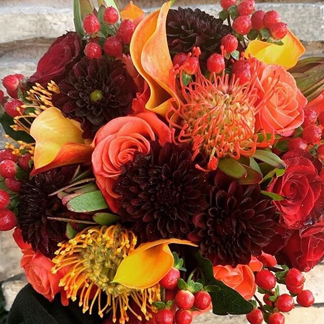 Mixing it up with deep fall tones and the texture&rsquo;s makes this bridal bouquet pop!
#fall #fallinginlove #bridalbouquet #wedding #weddingflowers #petalpusher #weddingday #richtones #protea #minicallas #lily #dahlia #safarisunset #hypericumberrie