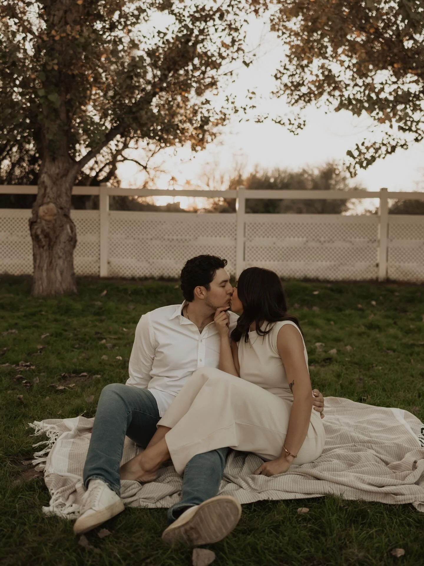 My favorite sessions are the ones that aren&rsquo;t overly posed. They&rsquo;re loosely directed and mainly led by the couple themselves. You shouldn&rsquo;t have to worry about anything other than just you and your partner. That&rsquo;s how real mag